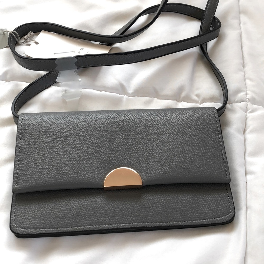 Crossbody bag/detachable wallet